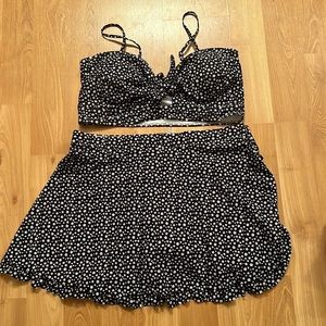 NWOT 3 piece plus size bikini set. Top, bottom, and skirt. Size 4Xl